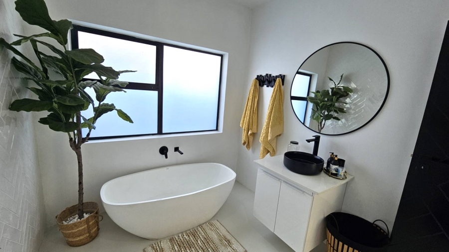 4 Bedroom Property for Sale in The Islands Estates North West